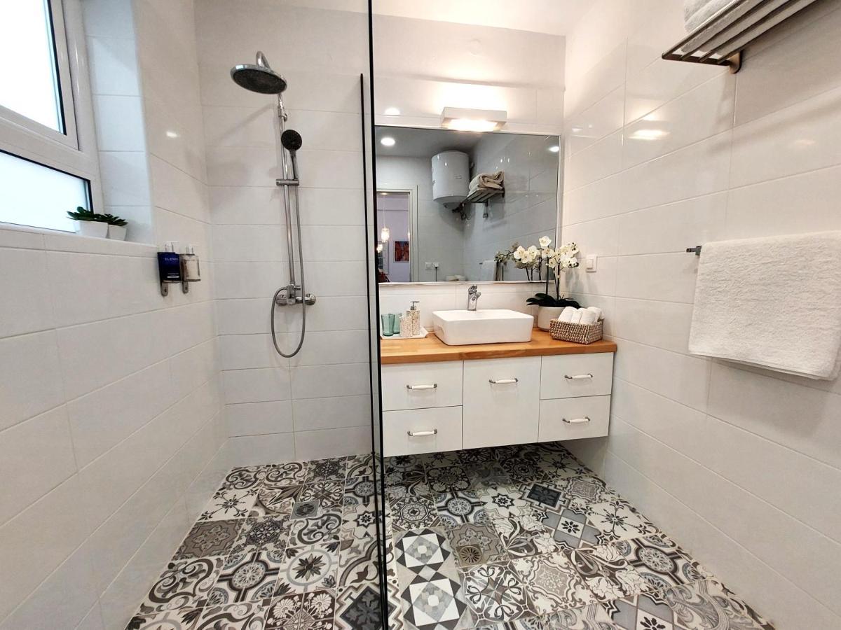 Apartment Aay- Corfu Town & Sea 2bedroom Renovated + Lift / Comfy&design+wifi *